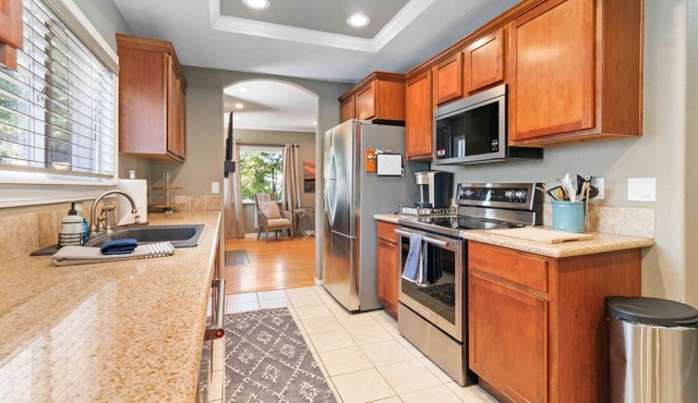 NEW! Dog Friendly w/Relaxing Back Patio & Corn Hole | > 5 min to BSU | Record Player & Smart TV's