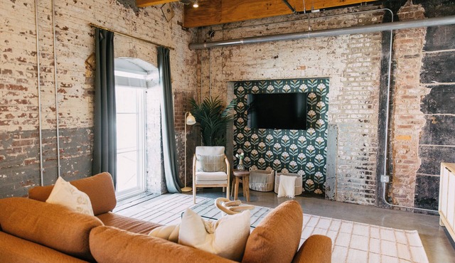 NEW Downtown Apartment - ADA Accessible, Parking Included, Walk to Beale & More!