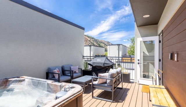 New Downtown Hailey Condo with Rooftop Hot Tub