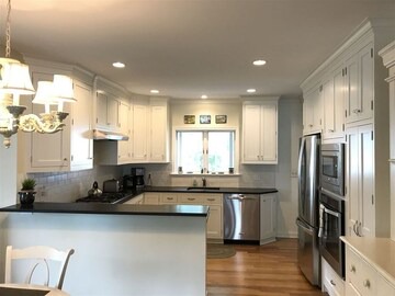 New downtown Harbor Springs large groups, wedding parties, famiyl gatherings,