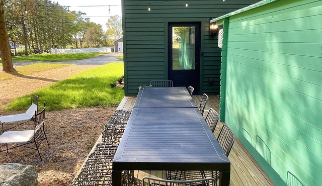 New! Downtown Three Oaks -15min to Beach! Lively Modern Family-Friendly +Cabin