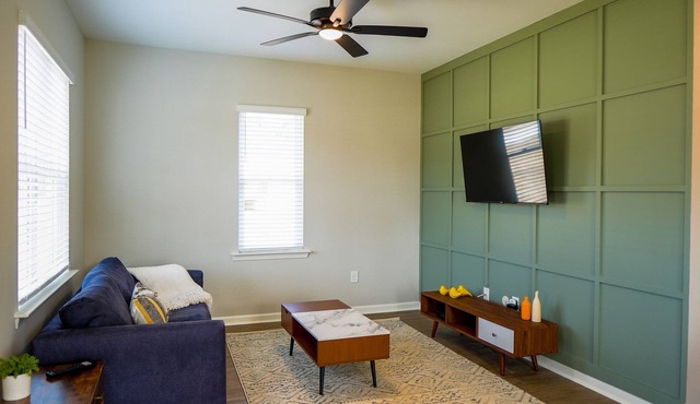 NEW! Duke~Mid Century Cottage~King Bed