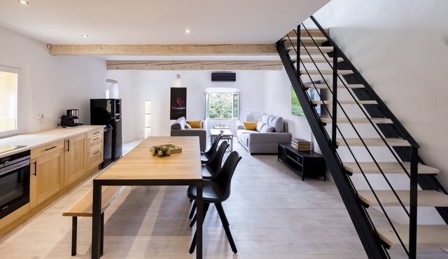 New duplex apartment center Céret, covered terrace located on Canigou