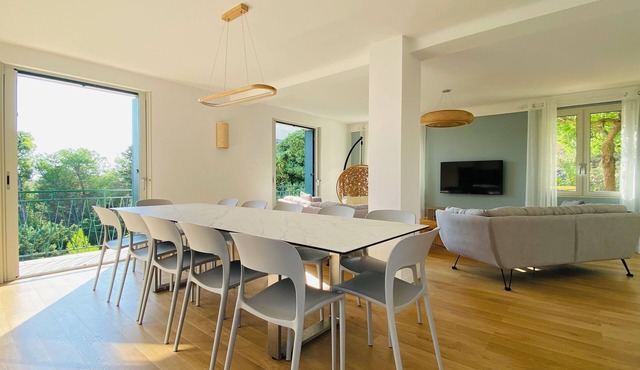 New duplex for 12 people in the city center, 5 minutes walk from the beach!