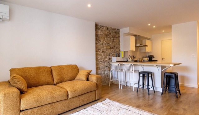'New Duplex in City Center' Apartment – Ideal for Spa Guests with Balcony – Conciergerieland