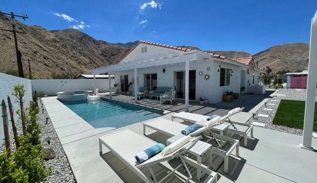 -NEW-Eclectic house Palm Springs-San Jacinto Mtn views, saltwater pool- sleeps 8