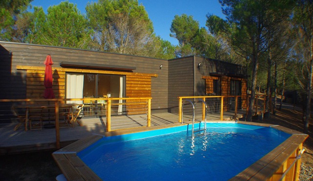New eco-lodge in the countryside, three minutes from all amenities.
