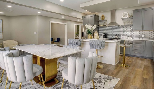 NEW! Elegant 3BR Downtown Condo w/Free Parking