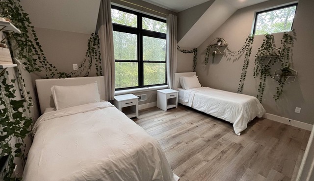 New, elegant and cozy home at Masthope Mountain