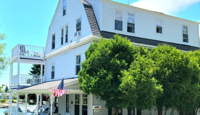 New England Original Captain's House 1890. Clean and Comfortable, Close to Town