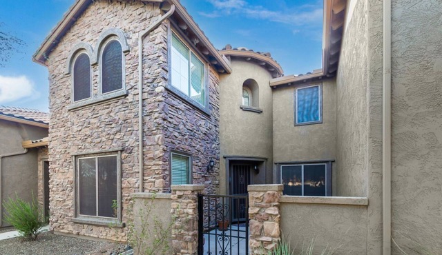 NEW! Enjoy Arizona Living in this Spacious Phoenix 3 Bedroom Townhome