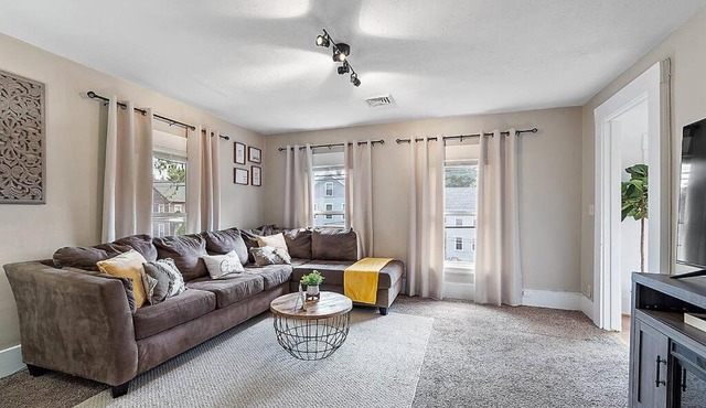 NEW! Entire apartment minutes from Winni Lakes