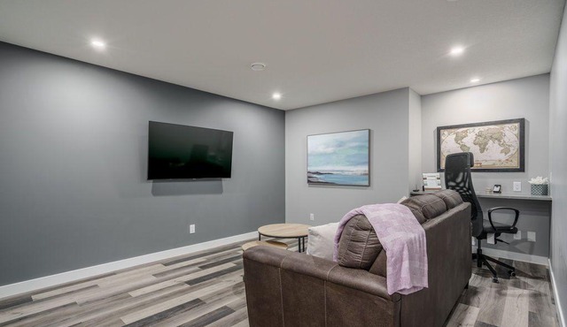 New Entire Basement/King Bed/AC/Mountains and YYC