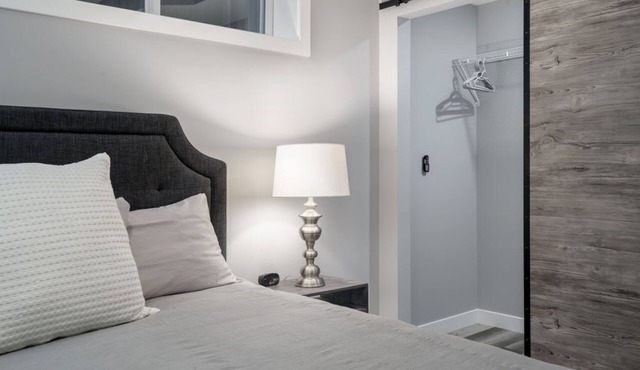 New Entire Basement/King Bed/AC/Mountains and YYC