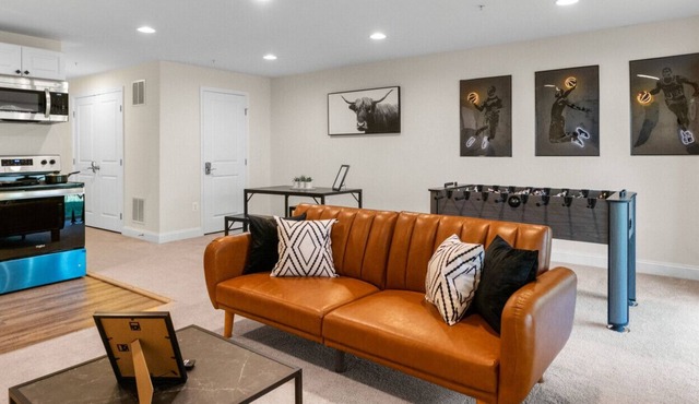 NEW! Entire Guest Suite | BWI AIRPT | Work & Play
