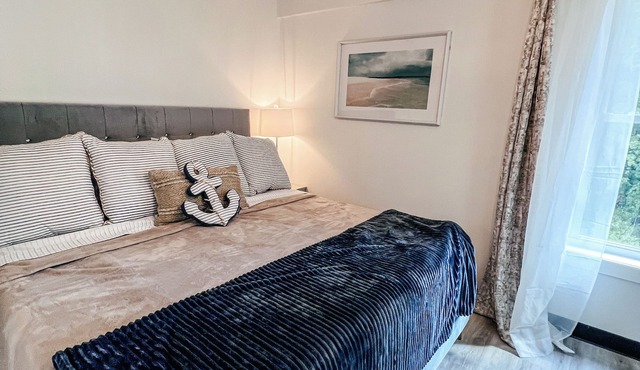 New! Escape at Echo Point with SwimSpa! 2 King Beds- 5 min from boat ramp