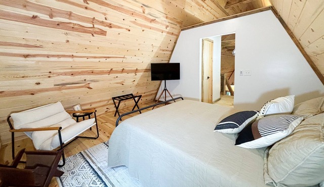 NEW! Escape, Unplug, Reconnect at Three Arrows A-Frame Retreat in Etowah, TN