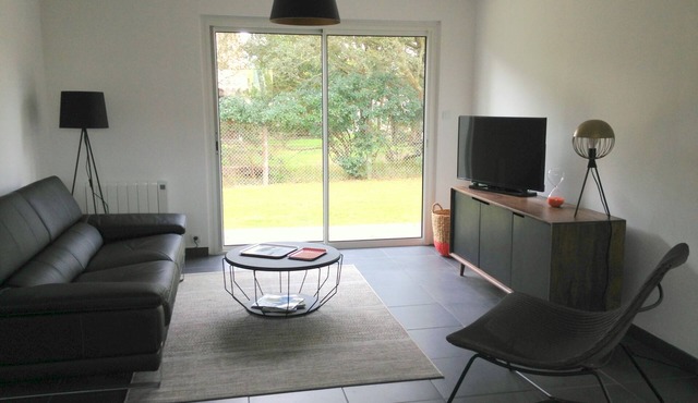 NEW! Everything on foot: beach, city center, lake. Nice house with fenced garden