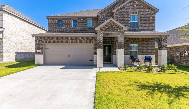 New Executive level 5 Bedroom Home - Fort Worth