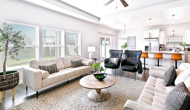 NEW Exquisite Vacation Nest — Spotless, Spacious, Great Central Boise Area