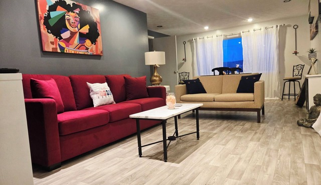 NEW ! " Extended Stay " 2 bed spacious retro flow with fire place -min from DT