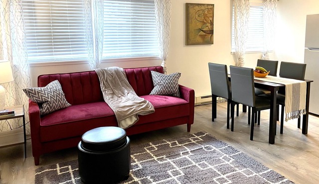 New & Fab! Centrally located in Ballard