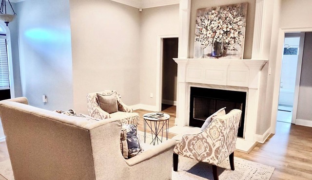 NEW Fabulous, Cozy Home, 3bed, Workspace, Jetted tub, near LSU