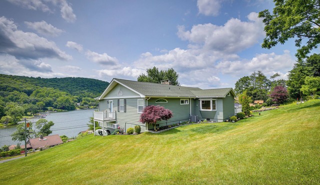 New Fairfield Vacation Rental w/Lake Views!