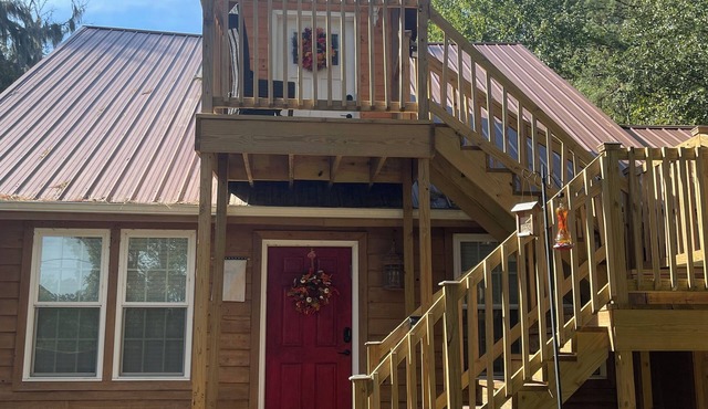 New "Fall" Look - 2 BR Loft Suite - 520 sf - balcony - deck - private entrance