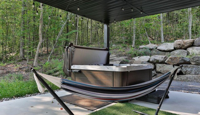 New Family Cottage Tremblant-4 Bdrs w/Hot Tub