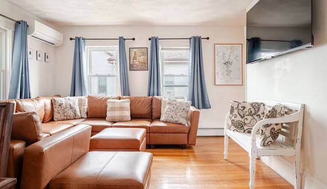 NEW! Family-Friendly Getaway < 1 Mi to Dtwn Salem! w Roof Deck & Tiki Bar