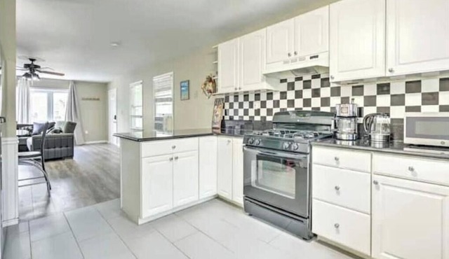 NEW! Family-Friendly Keansburg Home: Walk to Beach