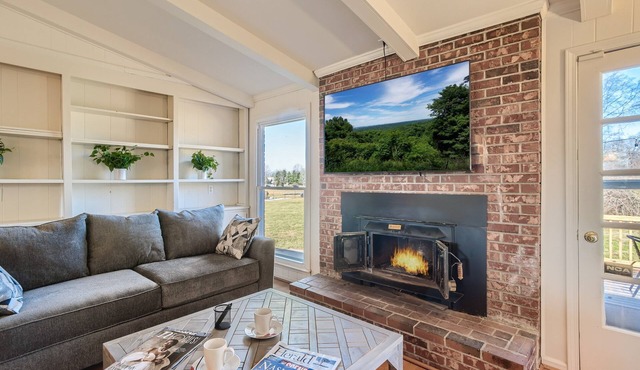 NEW- Family Friendly Ranch Home Near Nashville! (TA)