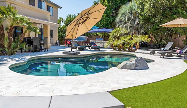 New Family-friendly Remodeled pool, hot tub, golf