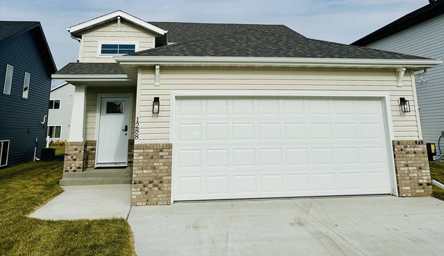NEW family- friendly 3 bedrm home in West Fargo with space to gather and relax.