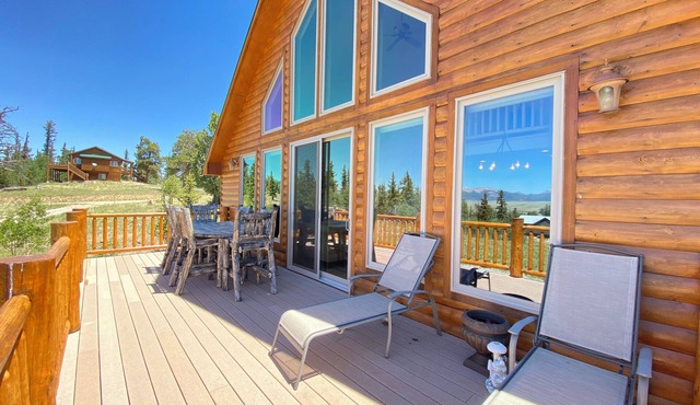 New! Family Getaway with Breathtaking Views/Fireplace/4 TV's/Fenced yard - Blissful Acres