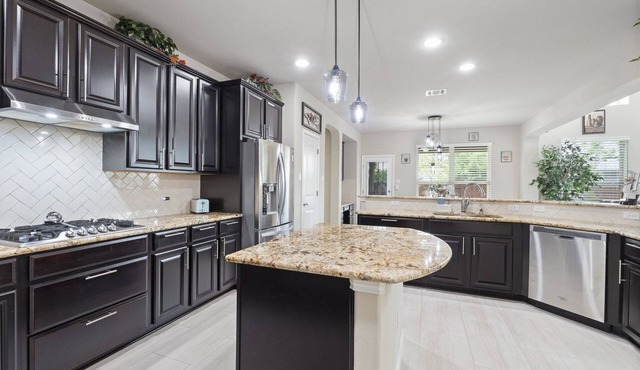 New Family Home ~ Neighborhood Pool ~ Media/Game Rooms