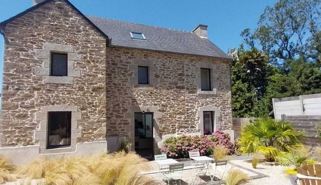 *NEW* Family home with heated indoor pool