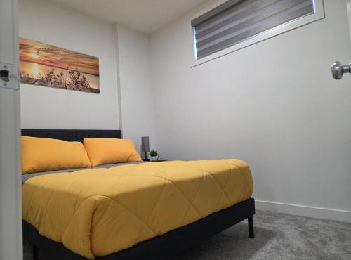New Family Modern 2-Bedroom near Hospital, YMCA, Cineplex, Grocery Stores