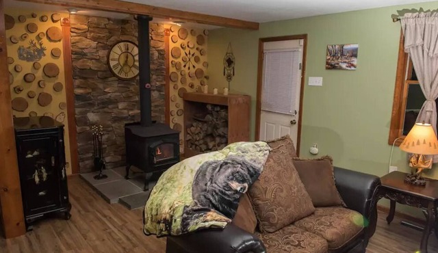 NEW! FAMILY RETREAT -GAME ROOM -FirePit-Huge Patio-Walk to Lakes/Beaches-Tennis