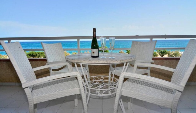 New! Fantastic apartament in front of the sea!