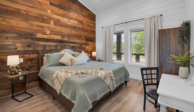 New Farm Stay - The Eclair Suite