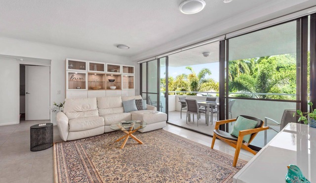 New Farm Water Views! 2Bed/2Bath/1Car