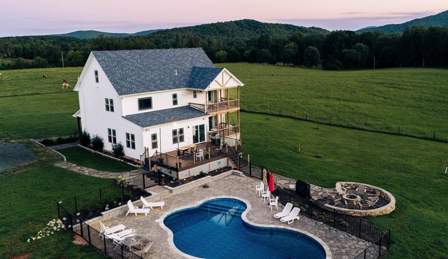 New! Farmhouse Epic Views Fire-Pit 12ppl