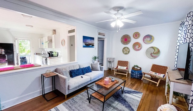 New - Flirty Flamingo Bungalow - close to downtown