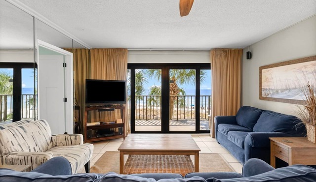 New Floors in 2025! 3BR Gulf-Front near St Andrews Park