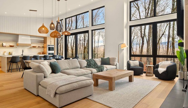 NEW! Forêt de Verre | 7 Min to Village | Hot Tub, Firepit & Entertainment | 16 Guests