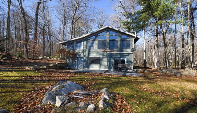 New for 2026! Moose Pond Getaway | Swim, Paddle, Relax & Hit the Slopes