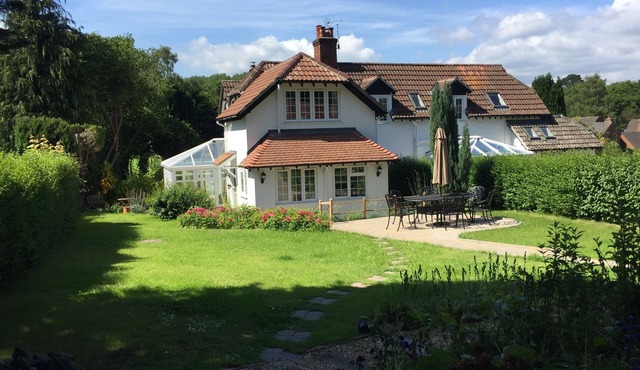 New Forest Cottage, village location, perfect for beaches & attractions