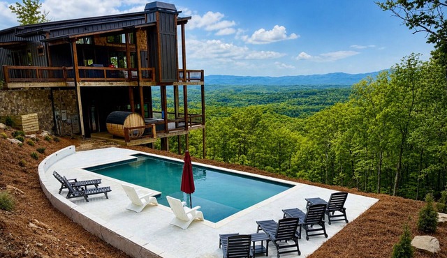 NEW - Free Pool Heat in May! Sauna + Dog-Friendly